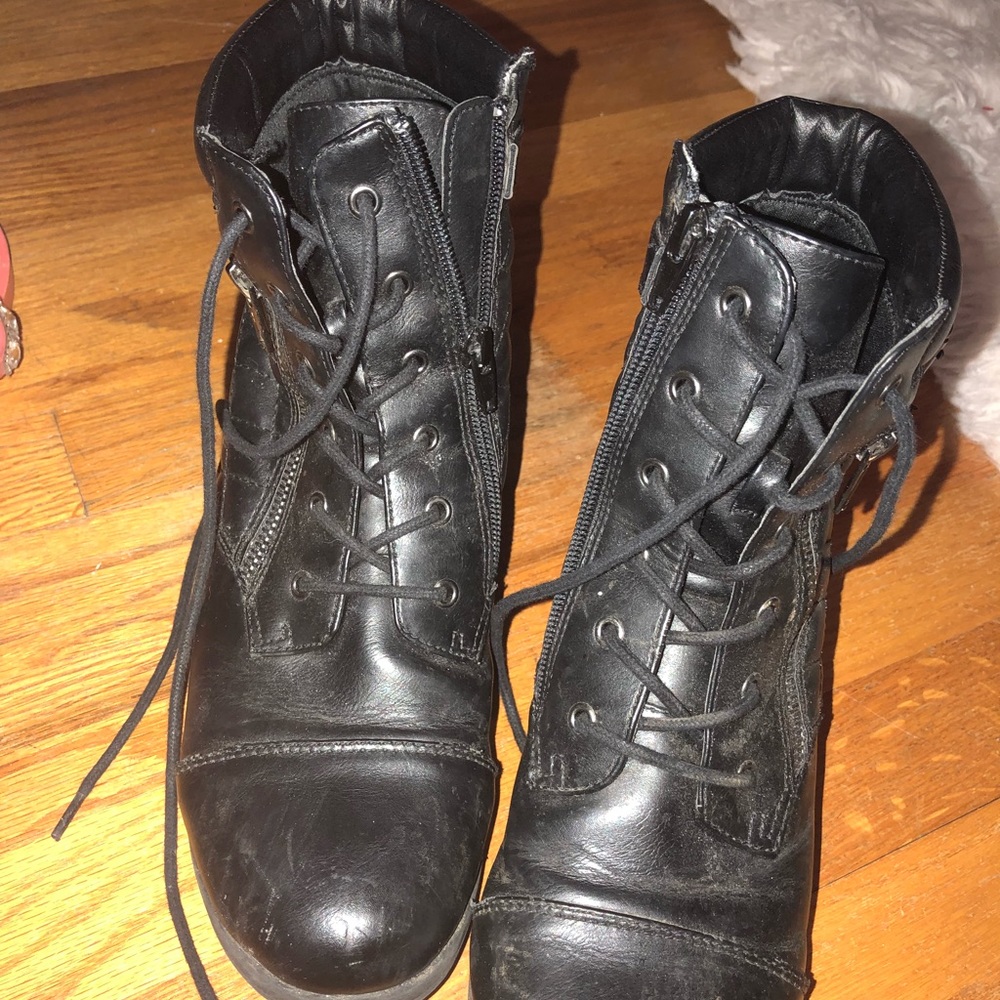 BLACK COMBAT BOOTS